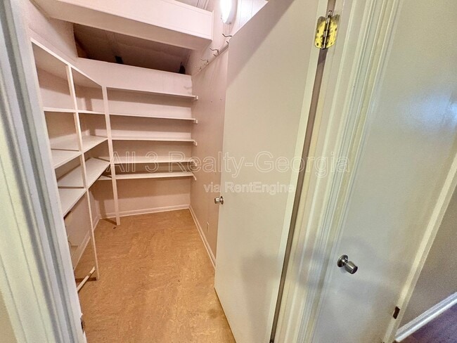 Building Photo - 435 Sherwood Rd