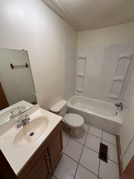 Building Photo - 80 Young Rd