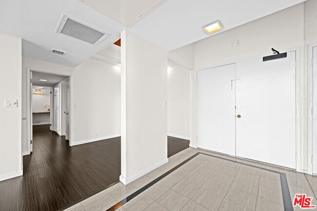 Building Photo - 10535 Wilshire Blvd