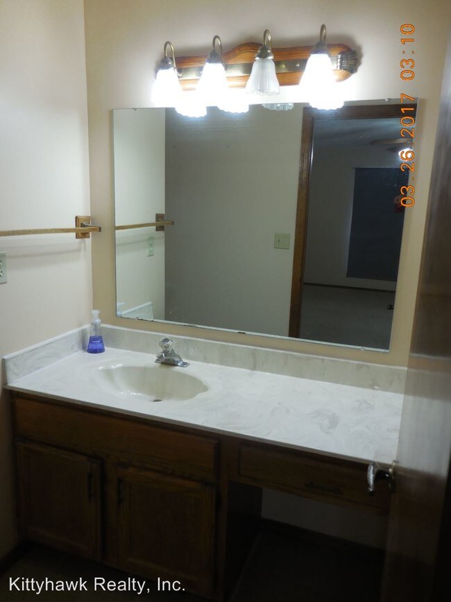 Building Photo - 2 br, 1.5 bath House - 1354 Sanzon Drive