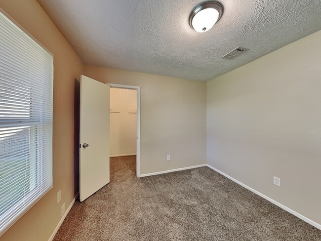 Building Photo - 2855 Pilgrims Point Dr
