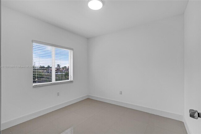 Building Photo - 21845 Goulds Ave (Unit#: 102)