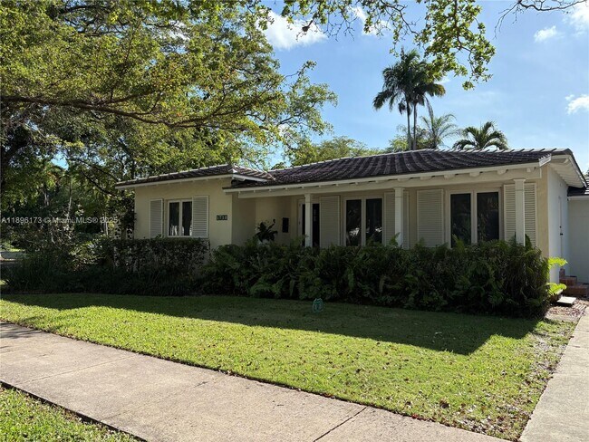 Primary Photo - 1710 Segovia St