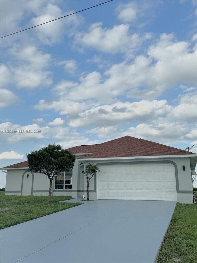 Building Photo - 813 Naples Ave S