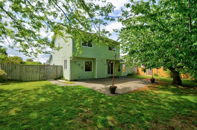 Building Photo - 6120 60th Ct SE