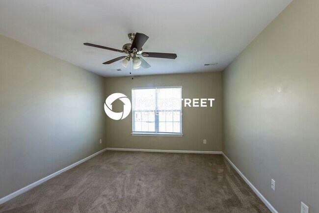 Building Photo - 3 Bedroom Pet-Friendly Home in Charlotte, NC with Main Street Renewal