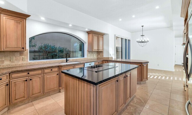 Building Photo - 7878 E Gainey Ranch Rd