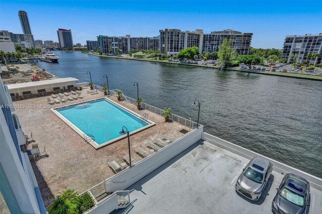 Building Photo - 3000 S Ocean Dr