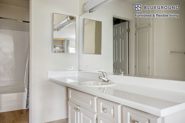 Building Photo - 4025 Via Marina