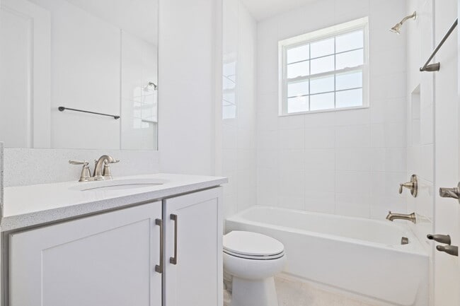 Building Photo - Luxurious gated community 5-Bedroom Rental...