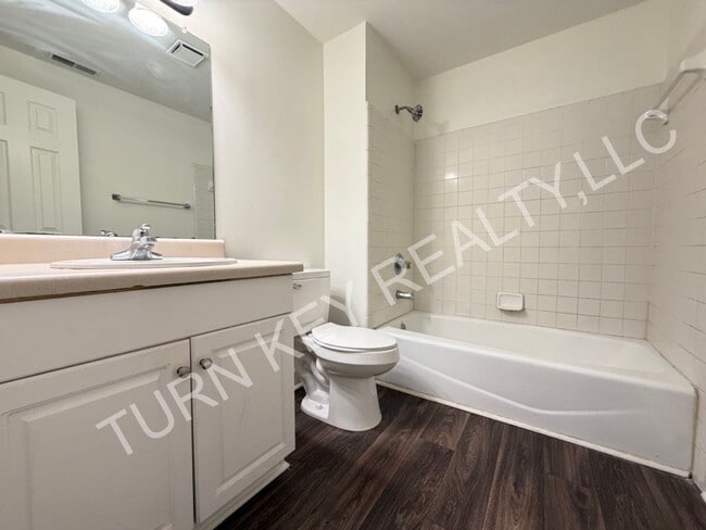 Building Photo - Townhome for Rent in Grayson Valley