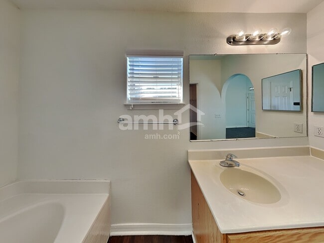 Building Photo - 8058 Misty Meadow Ct N