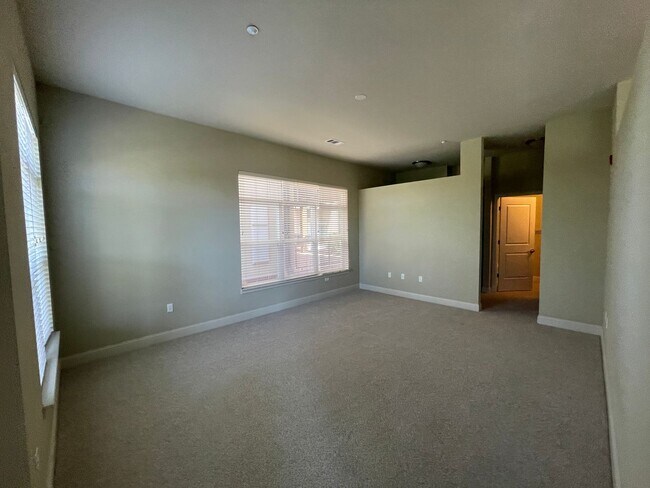Building Photo - Stylish & Spacious 2-Bedroom Loft-Style Re...