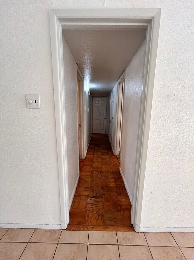 Building Photo - Beautiful Home Close to Tara in Mid City