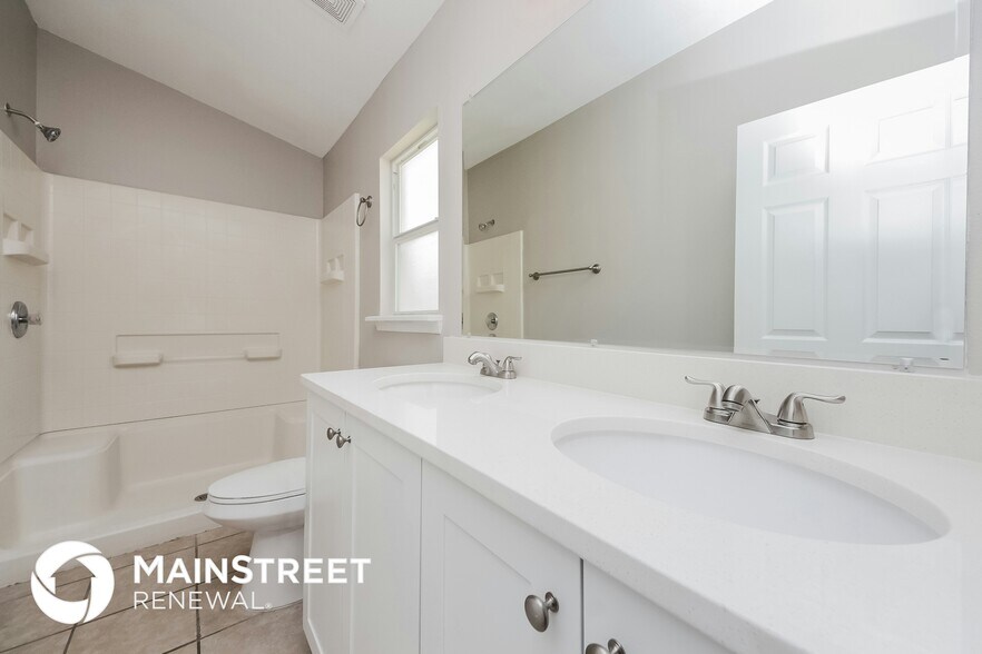 Building Photo - 17401 Silver Creek Ct