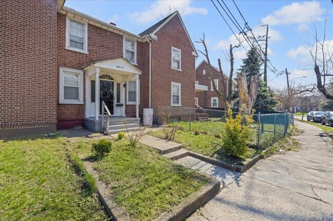 Building Photo - 2802 N Constitution Rd