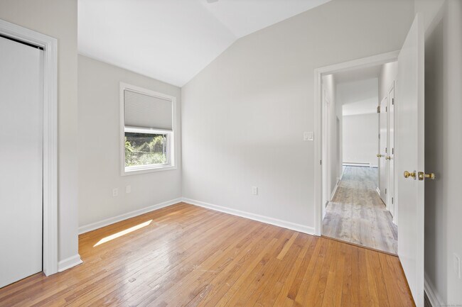 Building Photo - 159 E Johnson Ave