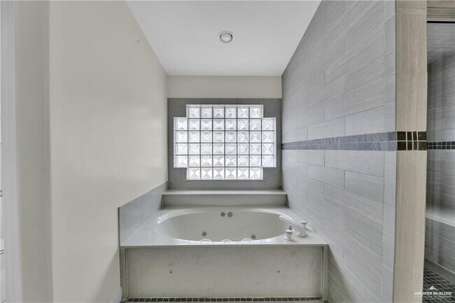 Building Photo - 33 Condor Ave