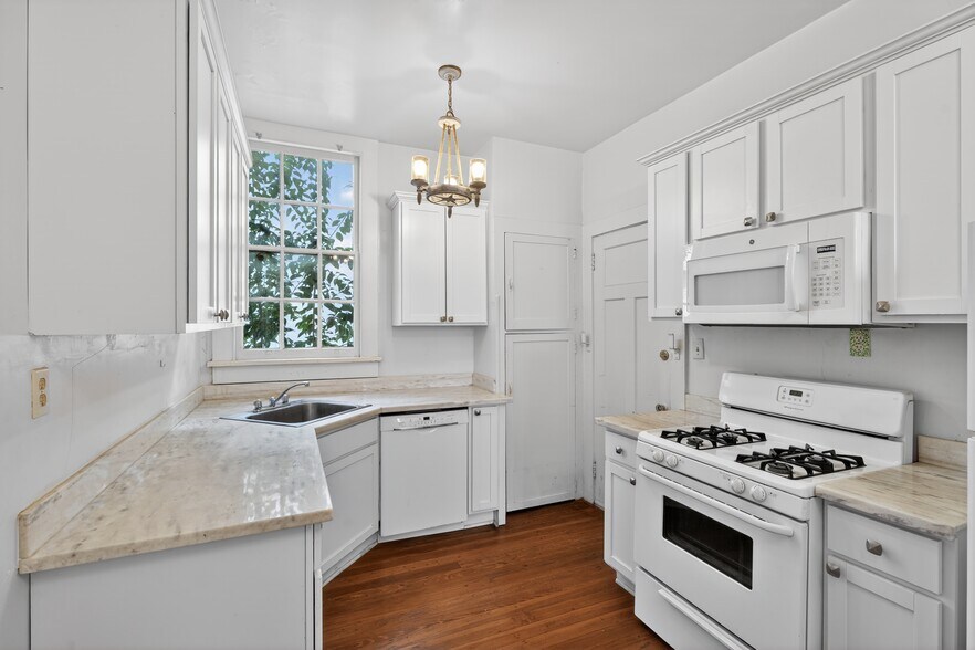 Building Photo - 1618 3rd St
