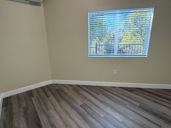 Building Photo - 1413 Shoshone St