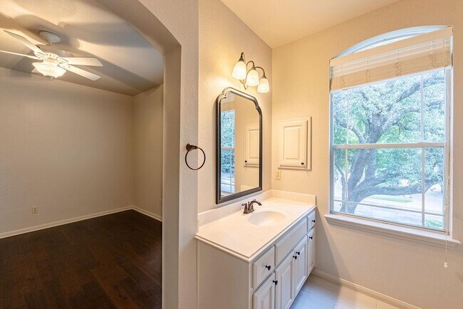 Building Photo - 7909 Adelaide Dr