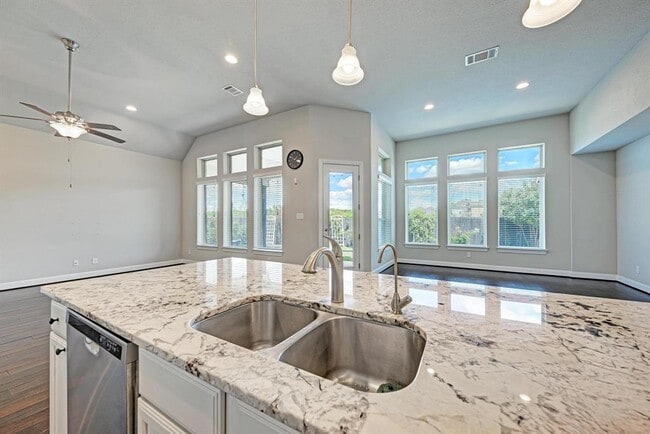 Building Photo - 2416 Echo Park Dr