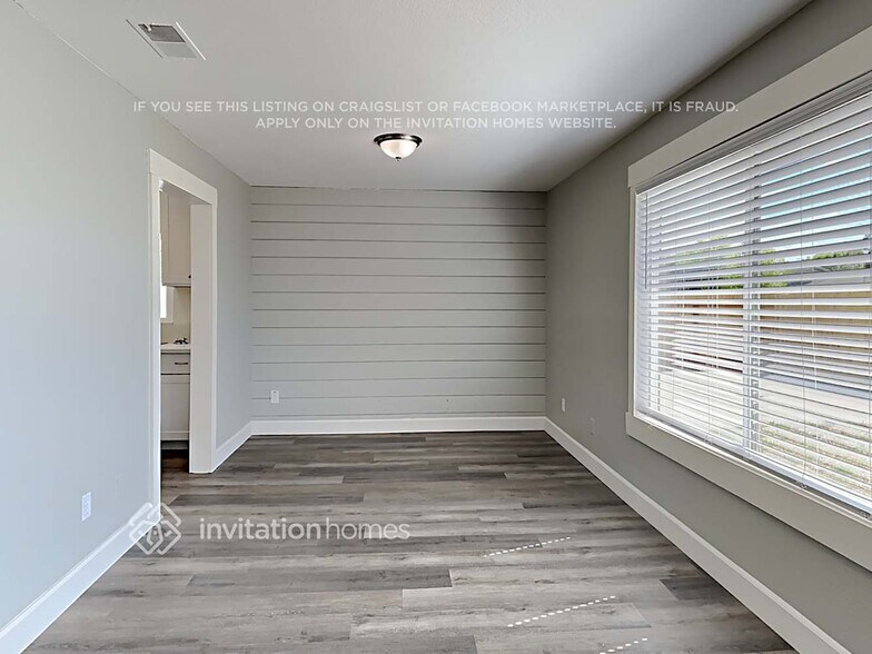Building Photo - 6085 Kingwood Cir
