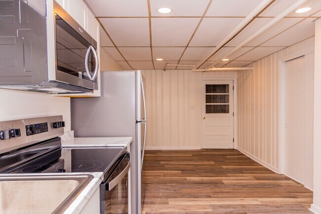 Building Photo - 700 Grove Ave