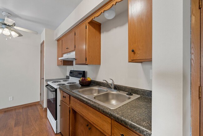 Building Photo - Appleton Court Apartments