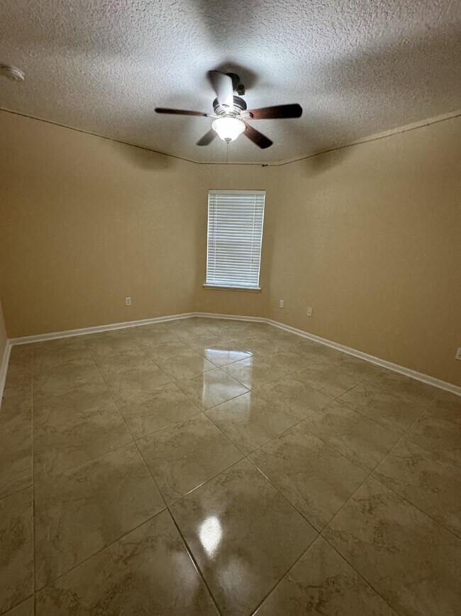 Building Photo - 4 bedroom 3 bath home in the Mandarin/ Sou...
