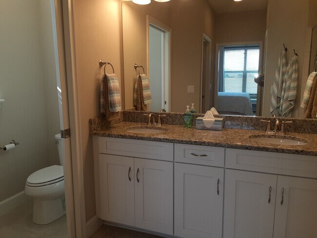 Building Photo - Annual/Seasonal/short term turnkey furnish...