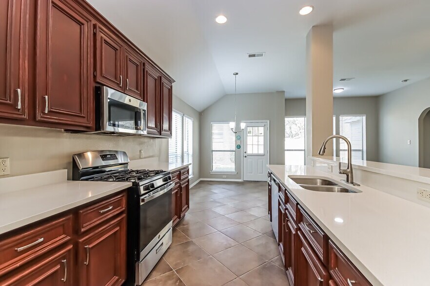Building Photo - 13323 Lake Passage Ln