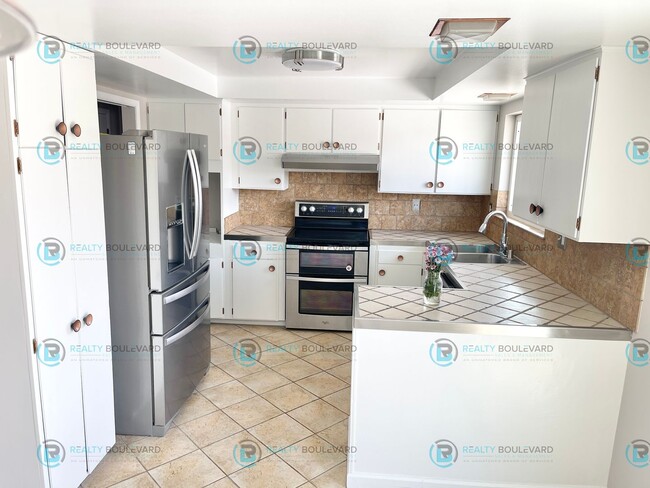 Building Photo - Perfect home in Reno with 2 car garage, ba...