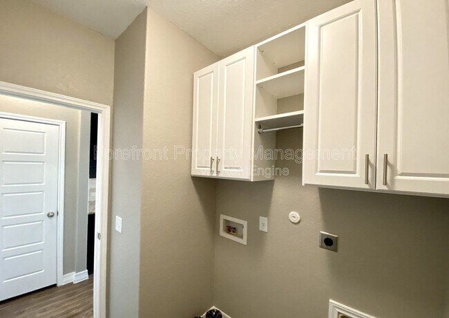 Building Photo - 1206 Ranch Falls