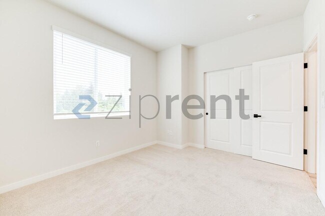 Building Photo - 16723 Alderwood Mall Pkwy