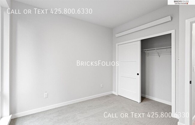 Building Photo - 1212 Harrington Ave NE