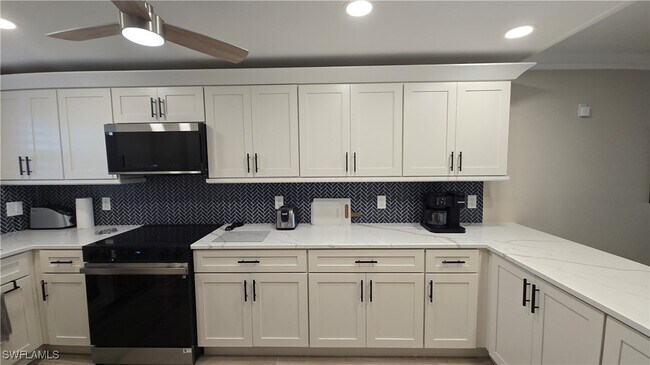 Building Photo - 12945 Vanderbilt Dr