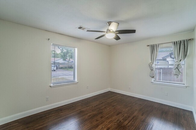 Building Photo - 924 Fuller Ave