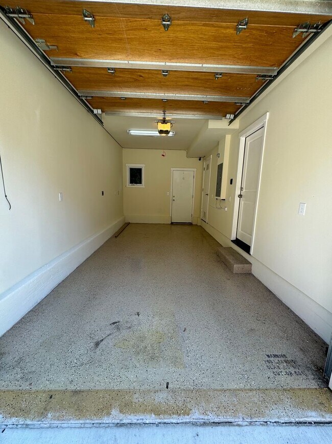 Building Photo - Modern 2 Bed / 1.5 Bath Home w/ Rooftop Deck; Garage w/ EV Outlet