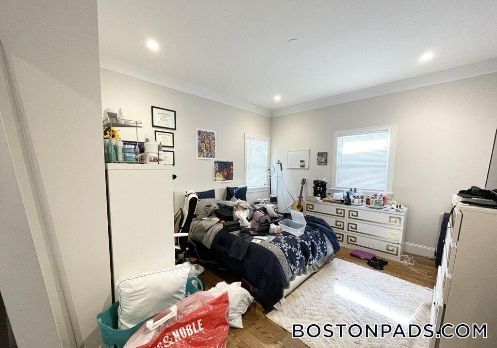 Building Photo - 32 Sumner St