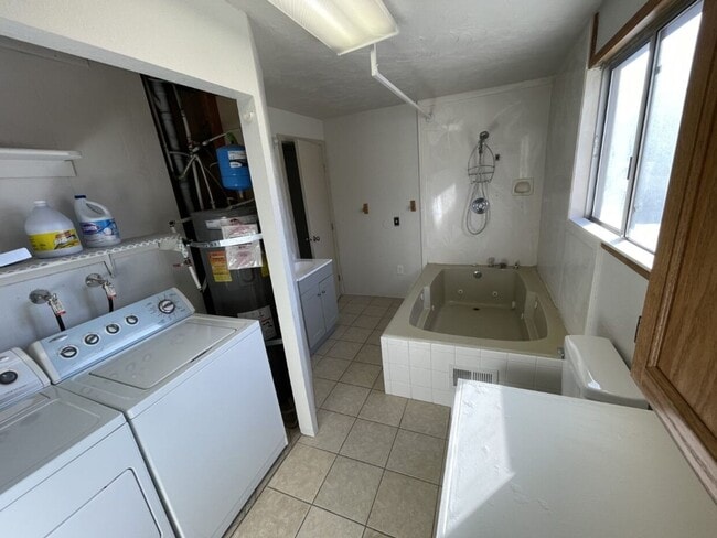 Building Photo - Beautifully Remodeled 3-Bedroom Home with Fenced Yard & Covered Parking