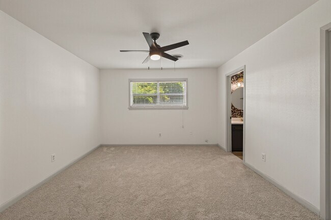 Building Photo - 1705 Eldon St