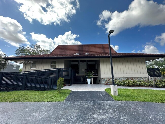 Building Photo - 471 Ives Dairy Rd