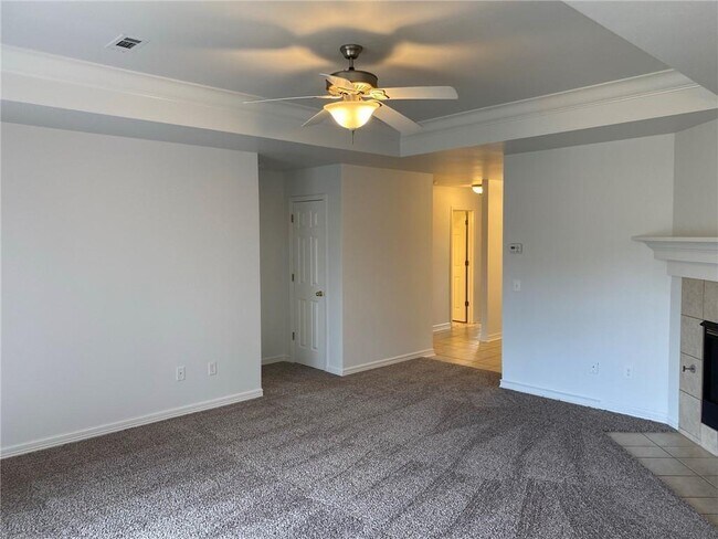 Building Photo - 911 SW Cheyenne Dr