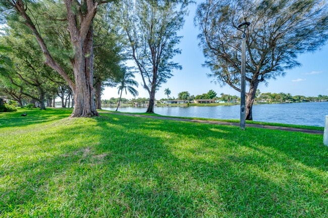 Building Photo - 2250 Buttonwood Ave