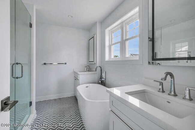 Building Photo - 916 Ocean Ave