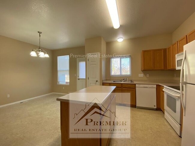 Building Photo - 10527 Country Park Pt