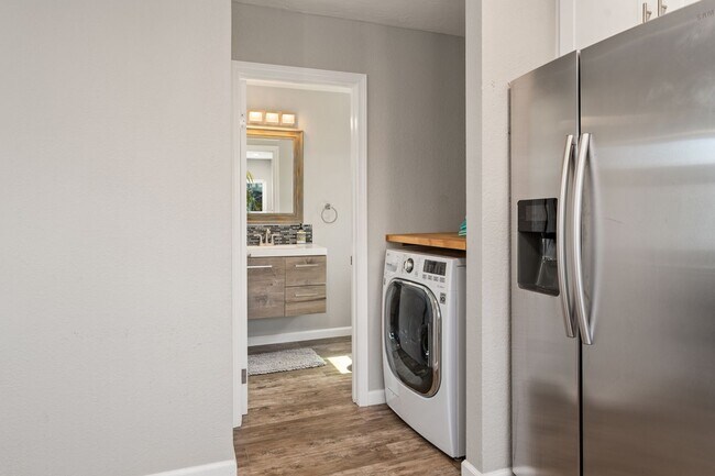 Building Photo - Fully furnished- North Mission 2 bed 2.5 baths - 6 houses from the beach.