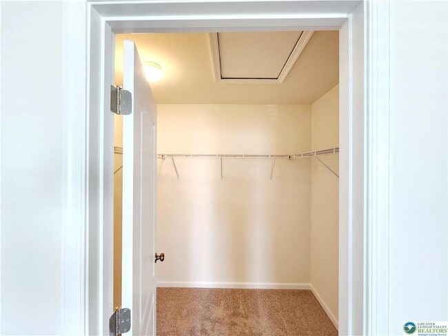 Building Photo - 422 Gray Feather Way