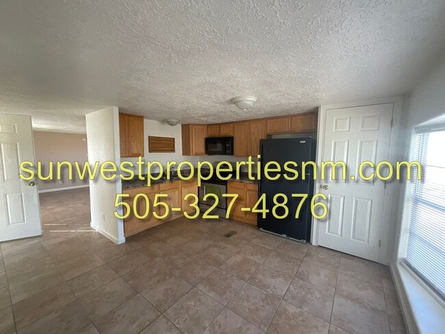 Building Photo - 2 Bed, 1 Bath Home in Bloomfield